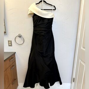 Oscar De La Renta silk faille gown, one shoulder originally $5990